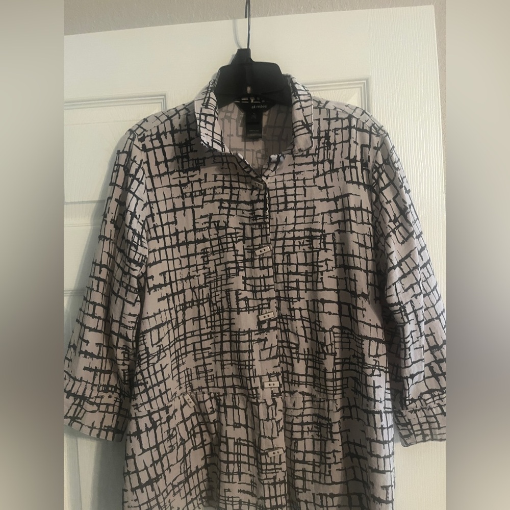 Ali Miles button down top 3/4 sleeves